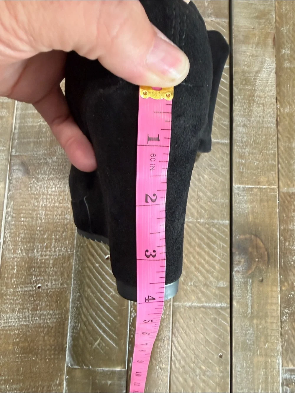 Black boots-video in listing